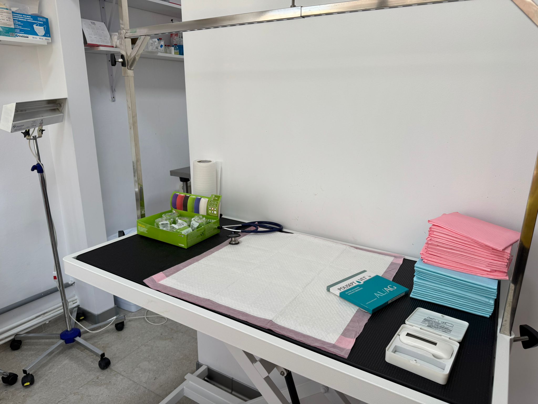 Sală de operații cu echipament modern la Năsucul Vesel